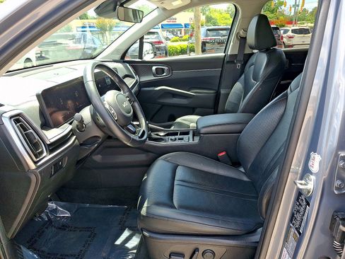 Used 2024 Kia Sorento S FWD image 12