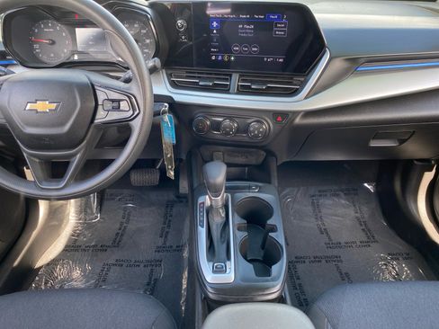 Used 2025 Chevrolet Trax LS FWD image 11