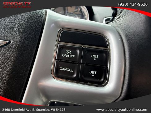 Used 2013 Chrysler Town & Country Touring FWD image 14