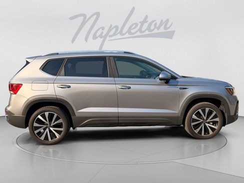 Used 2024 Volkswagen Taos SE FWD image 9