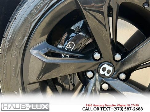 Used 2017 Bentley Bentayga AWD/4WD image 25