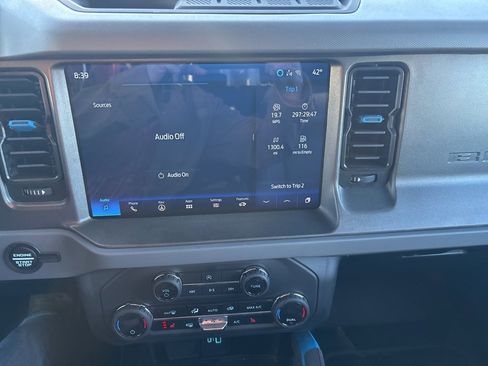 Used 2024 Ford Bronco Black Diamond image 10