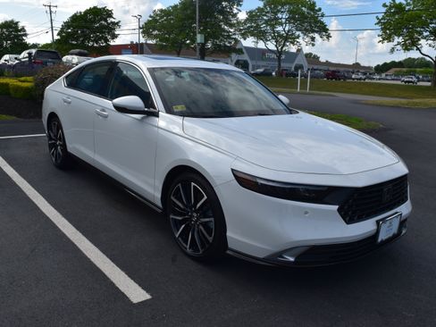 Used 2024 Honda Accord Touring image 2