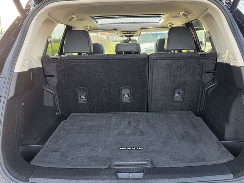 Used 2023 Nissan Rogue SV w/ SV Premium Package image 35