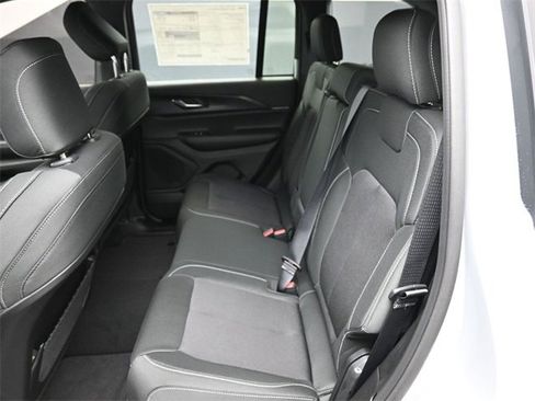 New 2025 Jeep Grand Cherokee Laredo image 17