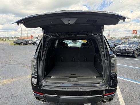 Used 2025 Chevrolet Suburban RST w/ Comfort Package AWD/4WD image 40