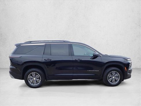 Used 2025 Chevrolet Traverse LT w/ Driver Confidence Package AWD/4WD image 5