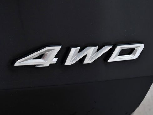 Used 2022 Ford Explorer XLT w/ Equipment Group 202A image 22