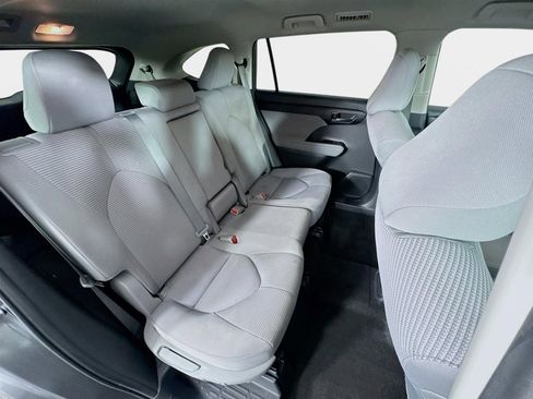 Used 2023 Toyota Highlander LE image 26
