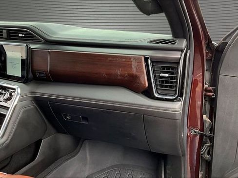 Used 2024 GMC Sierra 2500 Denali Ultimate AWD/4WD image 26