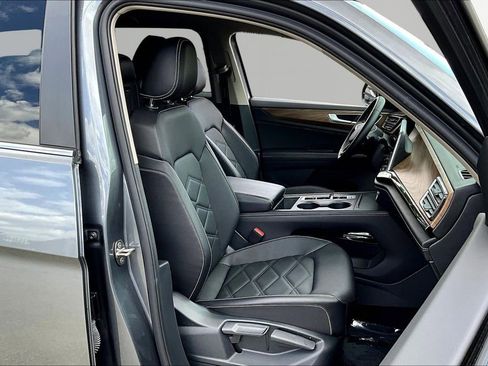 Used 2025 Volkswagen Atlas SE FWD image 30