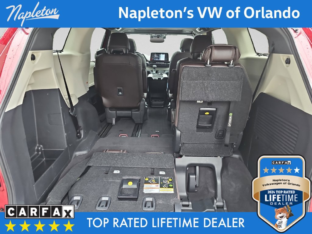 Used 2024 Toyota Sienna Platinum FWD image 31