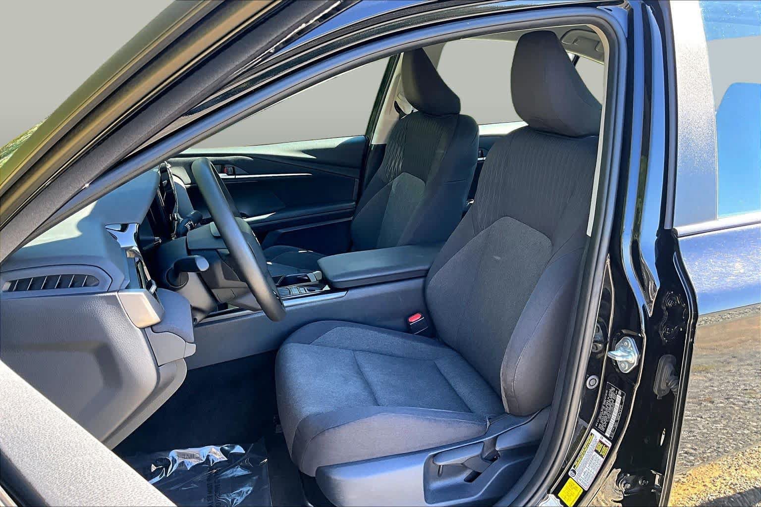 Used 2025 Toyota Camry LE FWD image 8