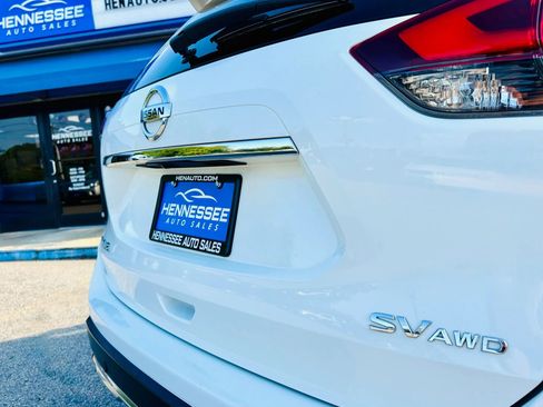 Used 2020 Nissan Rogue SV image 14