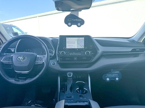 Used 2021 Toyota Highlander XLE image 24