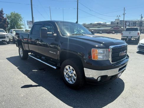 Used 2011 GMC Sierra 2500 SLT w/ Suspension Package, Off-Road AWD/4WD image 8