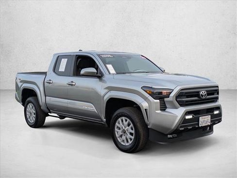 Used 2025 Toyota Tacoma SR5 image 3