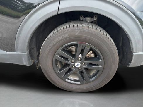 Used 2024 Ford Explorer XLT AWD/4WD image 35