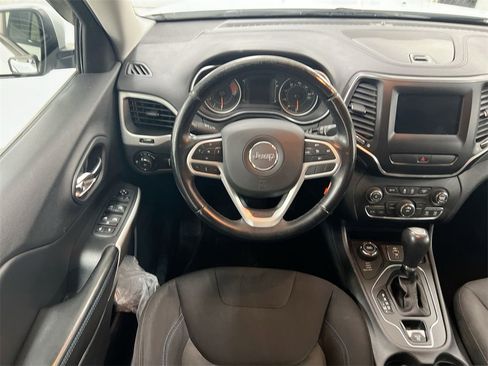 Used 2020 Jeep Cherokee Latitude image 19