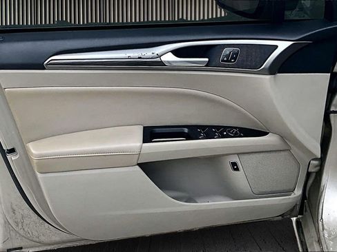 Used 2017 Ford Fusion Energi SE image 24