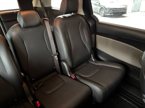 Used 2026 Kia Carnival FWD image 39