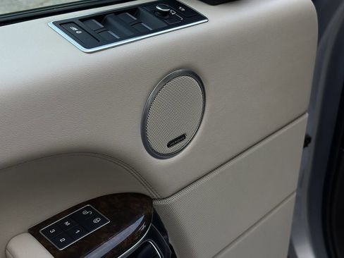 Used 2016 Land Rover Range Rover HSE image 12