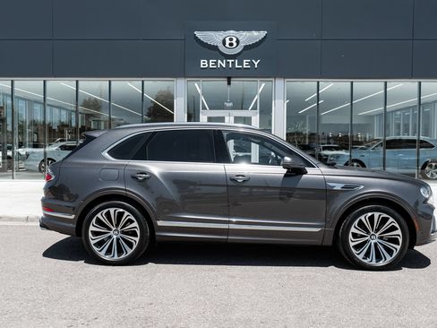 Certified 2024 Bentley Bentayga AWD/4WD image 14