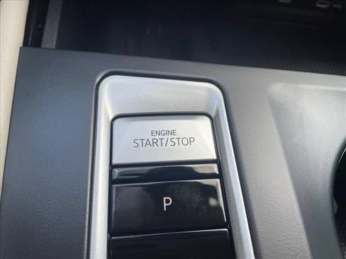 Used 2026 Volkswagen Atlas SE FWD image 17