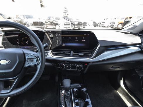 Used 2024 Chevrolet Trax LT FWD image 24