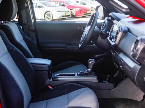 Used 2023 Toyota Tacoma TRD Off-Road image 16