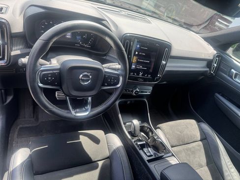 Used 2021 Volvo XC40 T5 R-Design w/ Advanced Package AWD/4WD image 4