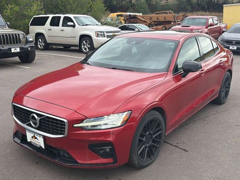 Used 2019 Volvo S60 T5 R-Design FWD image 3