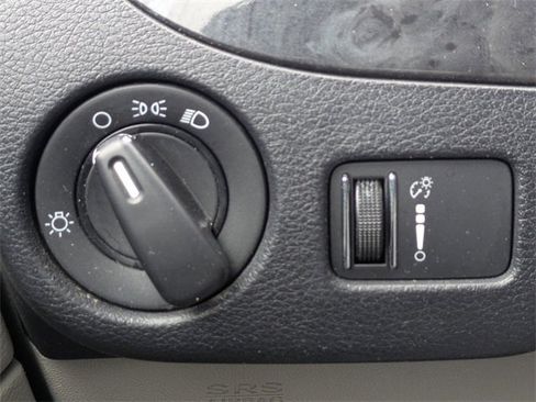 Used 2018 Dodge Grand Caravan SE w/ UConnect Hands-Free Group image 23