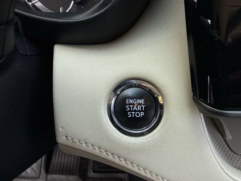 Used 2023 Toyota Highlander XLE AWD/4WD image 25