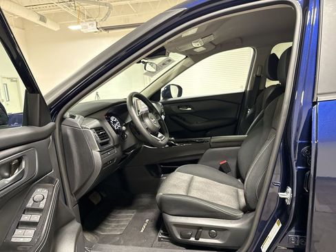 Used 2024 Nissan Rogue SV AWD/4WD image 19