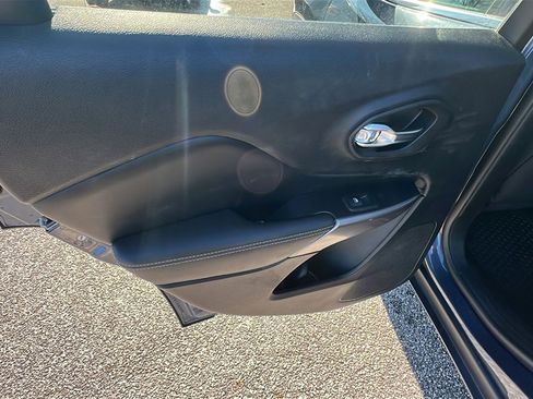 Used 2019 Jeep Cherokee Latitude w/ Cold Weather Group image 19