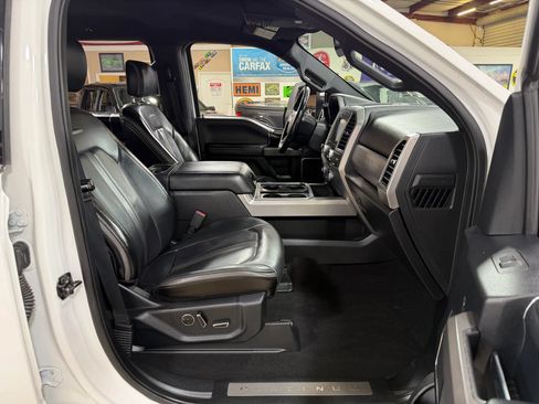 Used 2020 Ford F250 Platinum w/ Tremor Off-Road Package AWD/4WD image 20