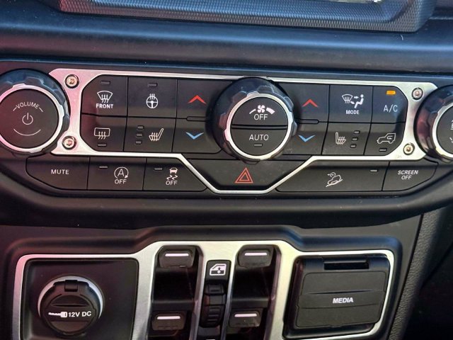 Used 2019 Jeep Wrangler Unlimited Sahara w/ Uconnect 4C Nav & Sound Group AWD/4WD image 28