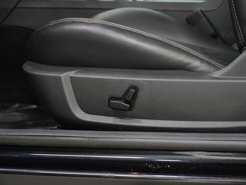Used 2009 Dodge Challenger SRT8 w/ SRT Option Group II RWD image 19