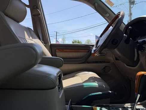Used 2004 Lexus LX 470 4WD image 14