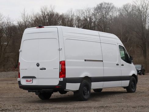 Used 2025 Mercedes-Benz Sprinter 2500 image 7