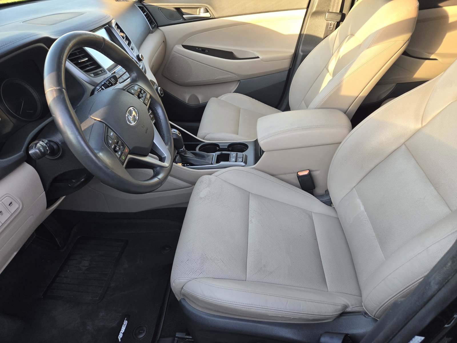 Used 2016 Hyundai Tucson Limited w/ Option Group 03 FWD image 18