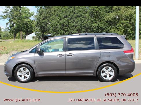 Used 2012 Toyota Sienna LE FWD image 2