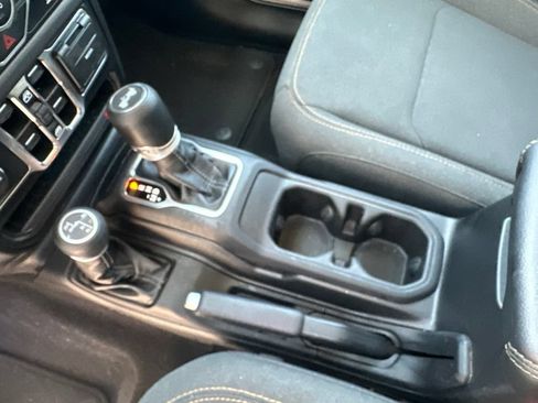 Used 2025 Jeep Wrangler Unlimited Sahara AWD/4WD image 26