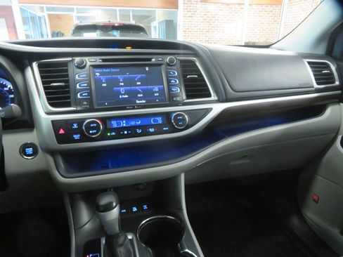 Used 2014 Toyota Highlander Limited image 40