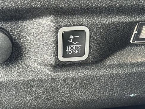 Used 2023 Jeep Grand Cherokee L Laredo RWD image 16