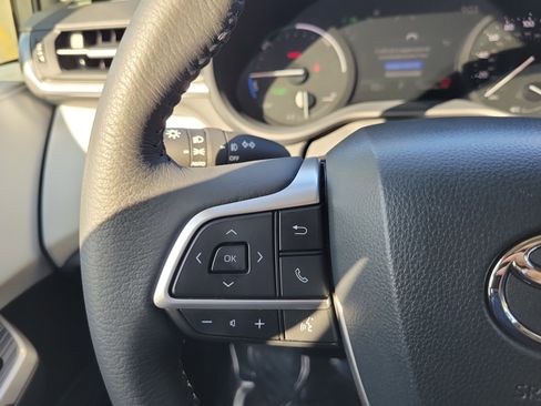 Used 2026 Toyota Sienna XLE FWD image 22