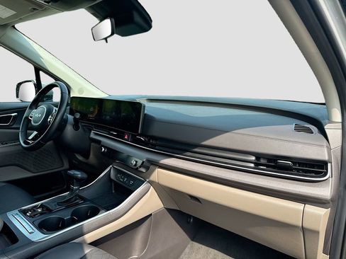 Certified 2026 Kia Carnival EX FWD image 33