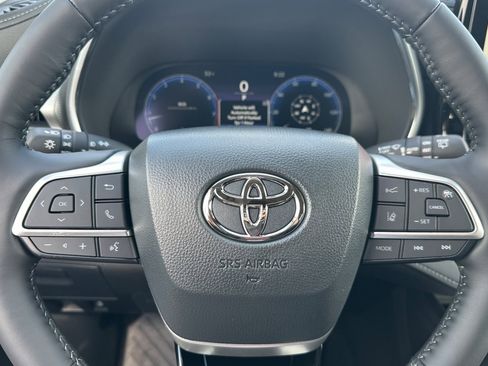 New 2026 Toyota Highlander XLE image 26