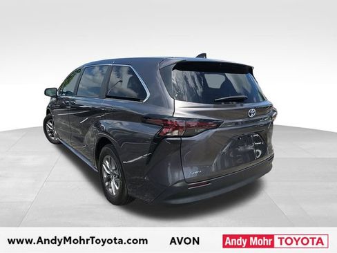 Used 2025 Toyota Sienna LE FWD image 5